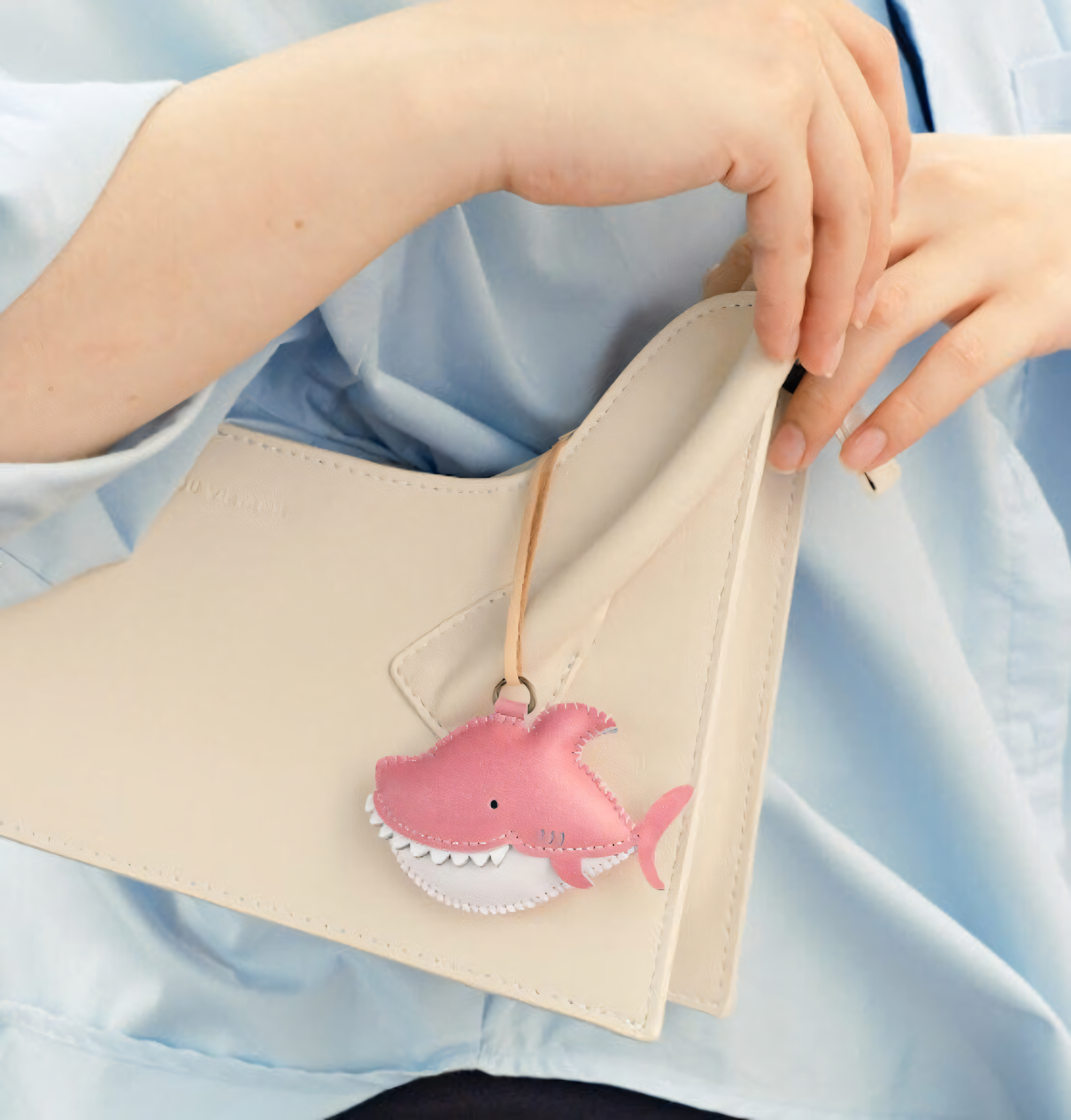 BABY SHARK BAG CHARM