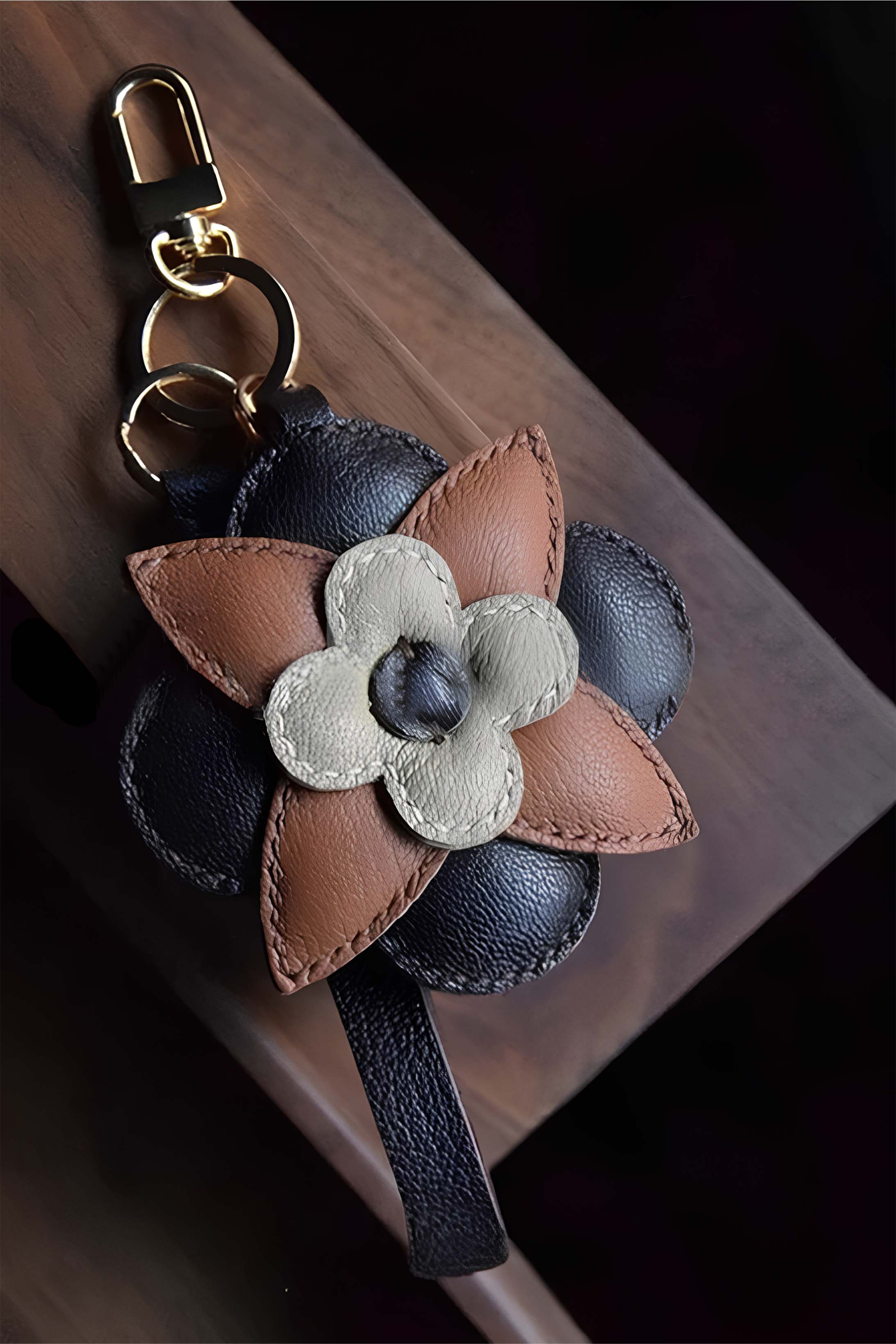 NEUTRAL BLOOM BAG CHARM