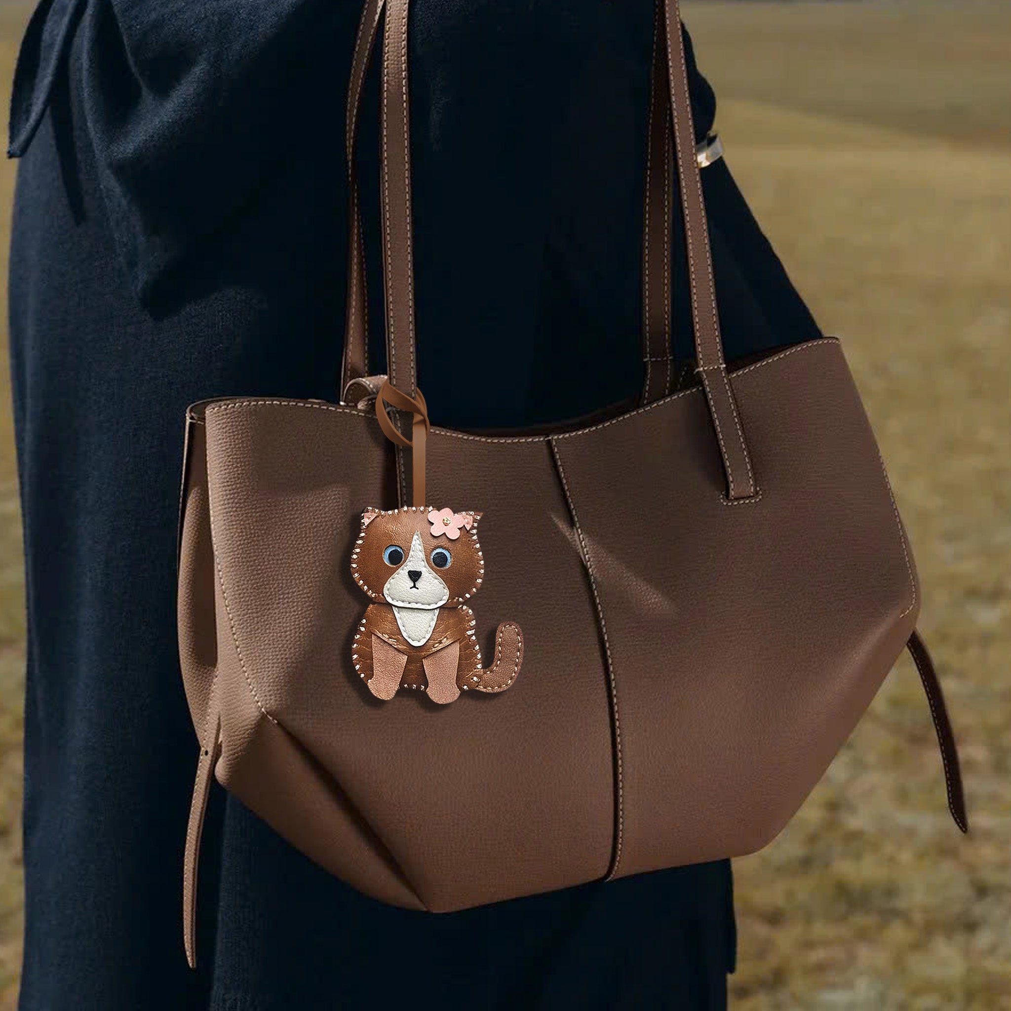 TAPPY CAT BAG CHARM
