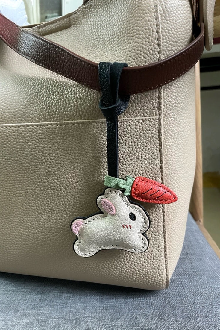 RABBIT WITH CARROT CHARM