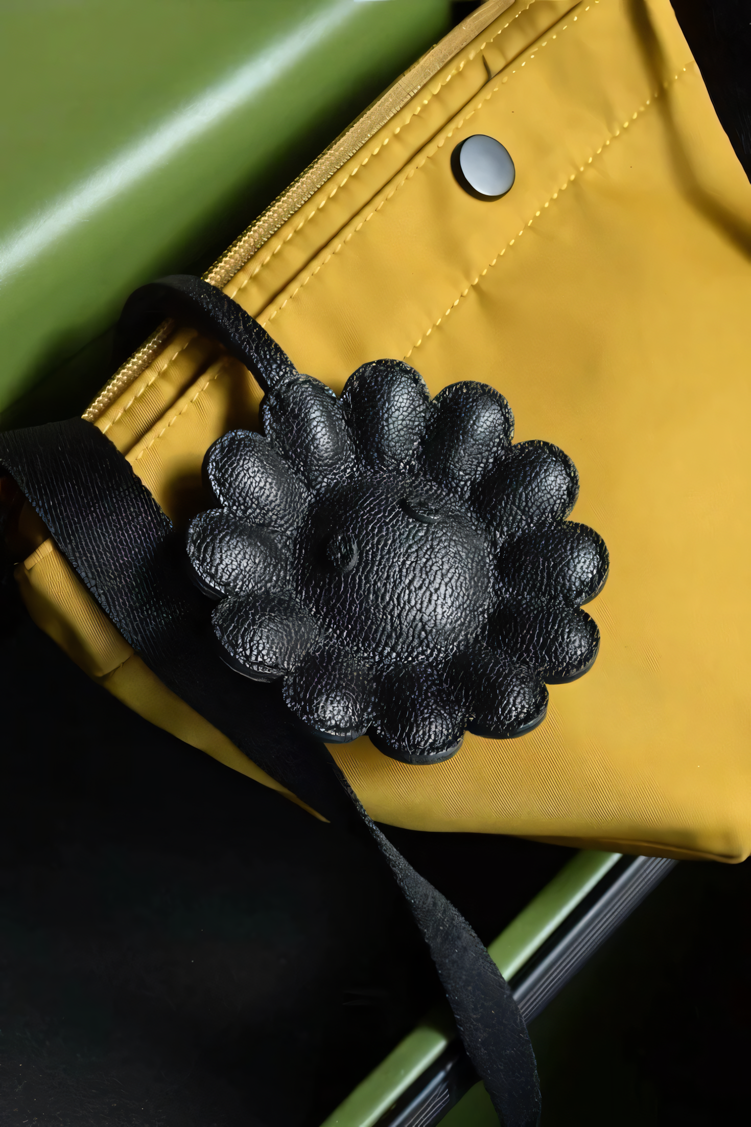 PLAIN NIGHT FLOWER BAG CHARM