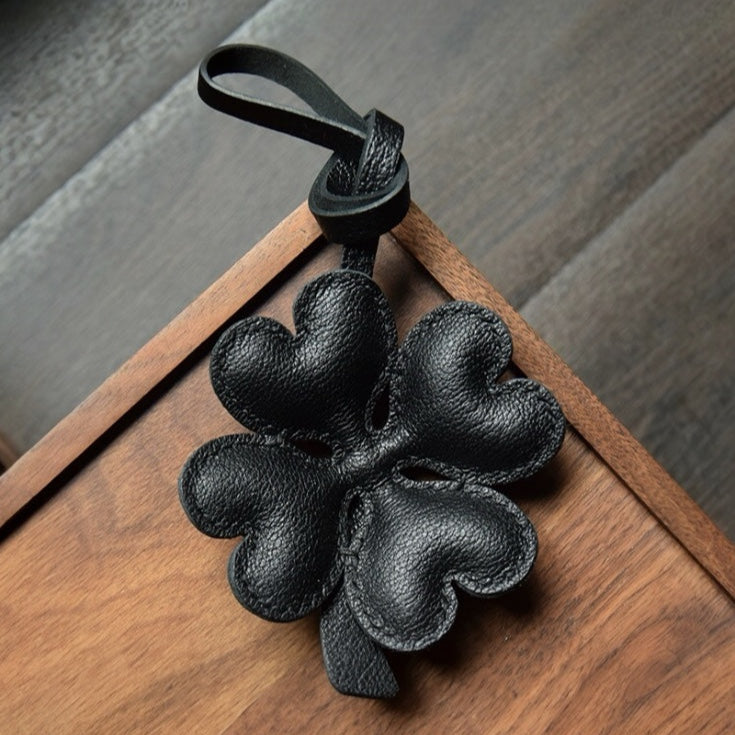 LUCKY CLOVER CHARM