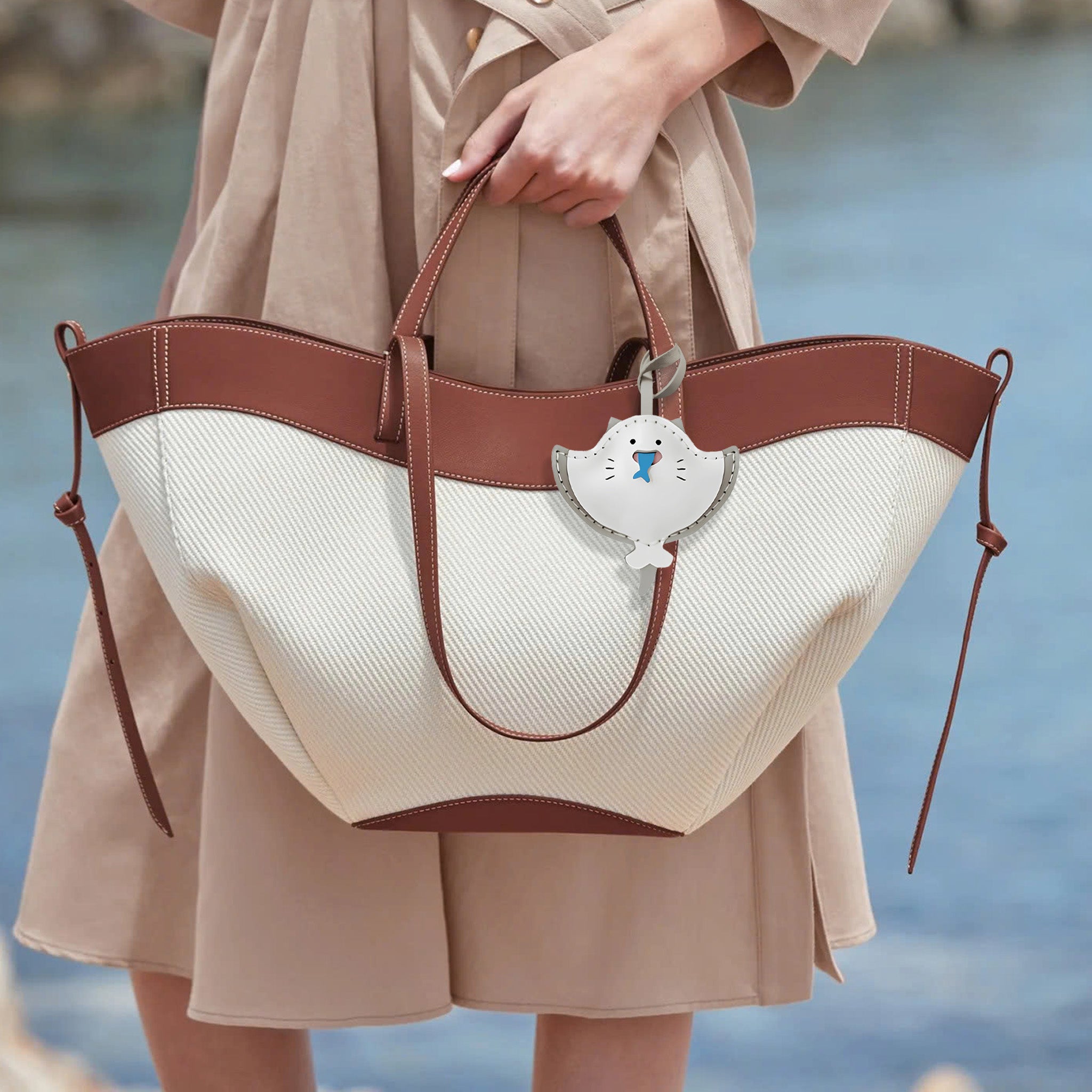RAY BAG CHARM